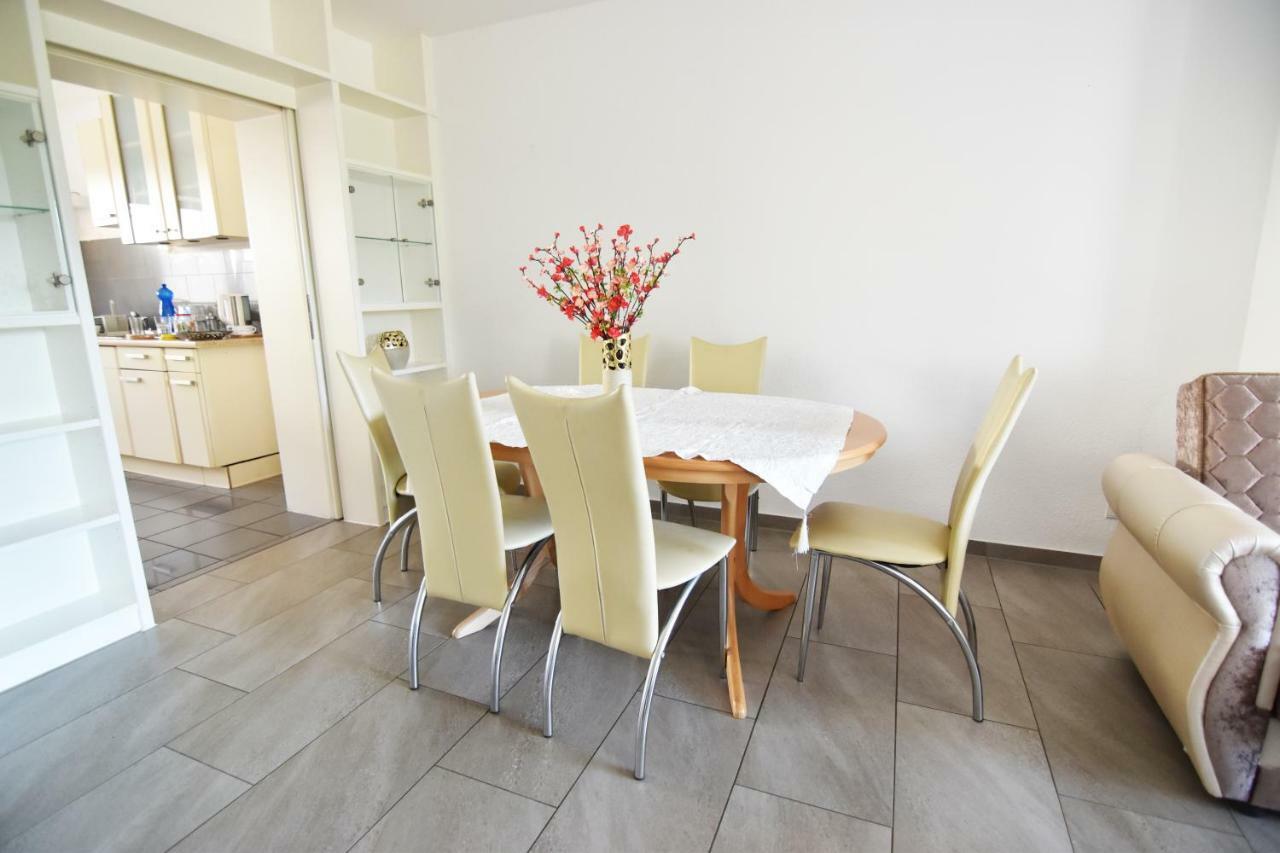 Zeitwohnen Im Schonem Haus Mit Grosser Terrasse In Koln-rath Vakantiehuis