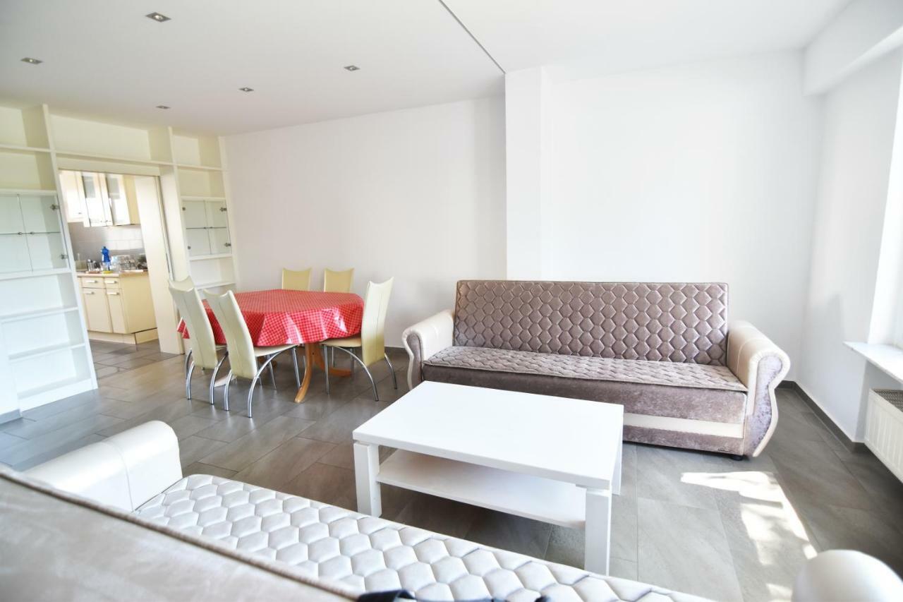 Vakantiehuis Zeitwohnen Im Schonem Haus Mit Grosser Terrasse In Koln-rath Keulen