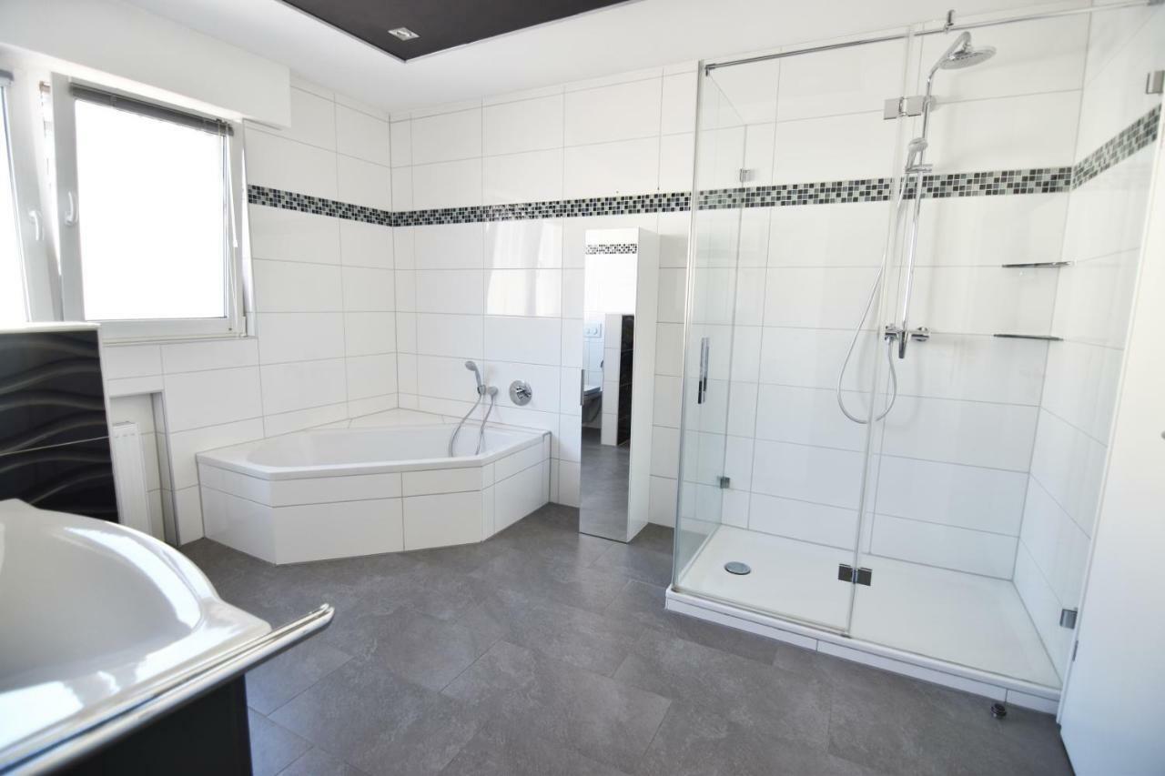 Zeitwohnen Im Schonem Haus Mit Grosser Terrasse In Koln-rath Keulen